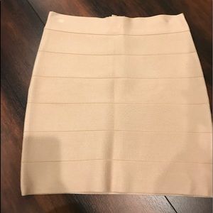Bebe bandage skirt with gold zipper! Size Medium!